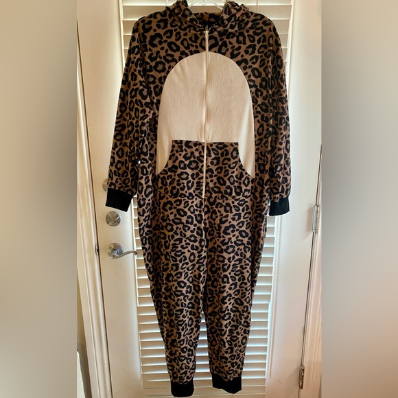 Torrid Leopard Print Onesie Pajamas Size 1/2X NWT! - Picture 4 of 12